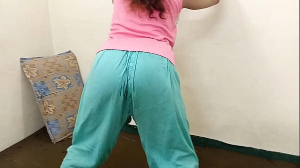 سكس من الخلف فرسه تتناك من الخلف بكل اثاره وهيجان في كسها