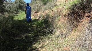 سكس نيك فحل مع بنت صغيره وهرى كسها hairy arab milf from Egypt masturbates her stepsons big cock