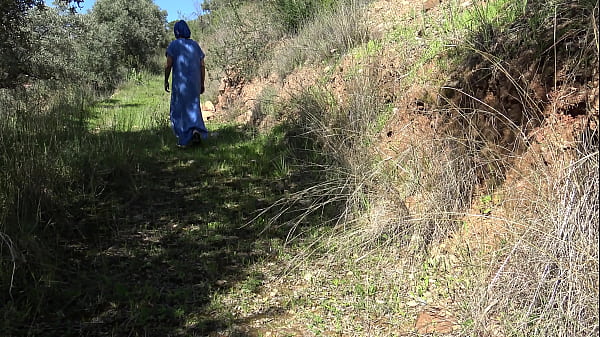 سكس نيك فحل مع بنت صغيره وهرى كسها hairy arab milf from Egypt masturbates her stepsons big cock