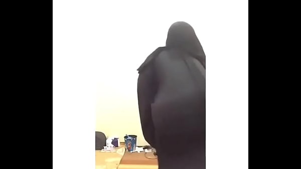 سكس نيك قوى وعنيف فى كس وردى hot niqabi girl on abaya with sexy moves in camera