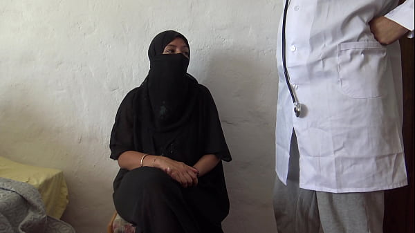 Egyptian Muslim Woman Is Disturbed When She Feels His Big Dick Inside Her Butthole