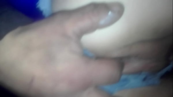 Ella entregada para Antonio